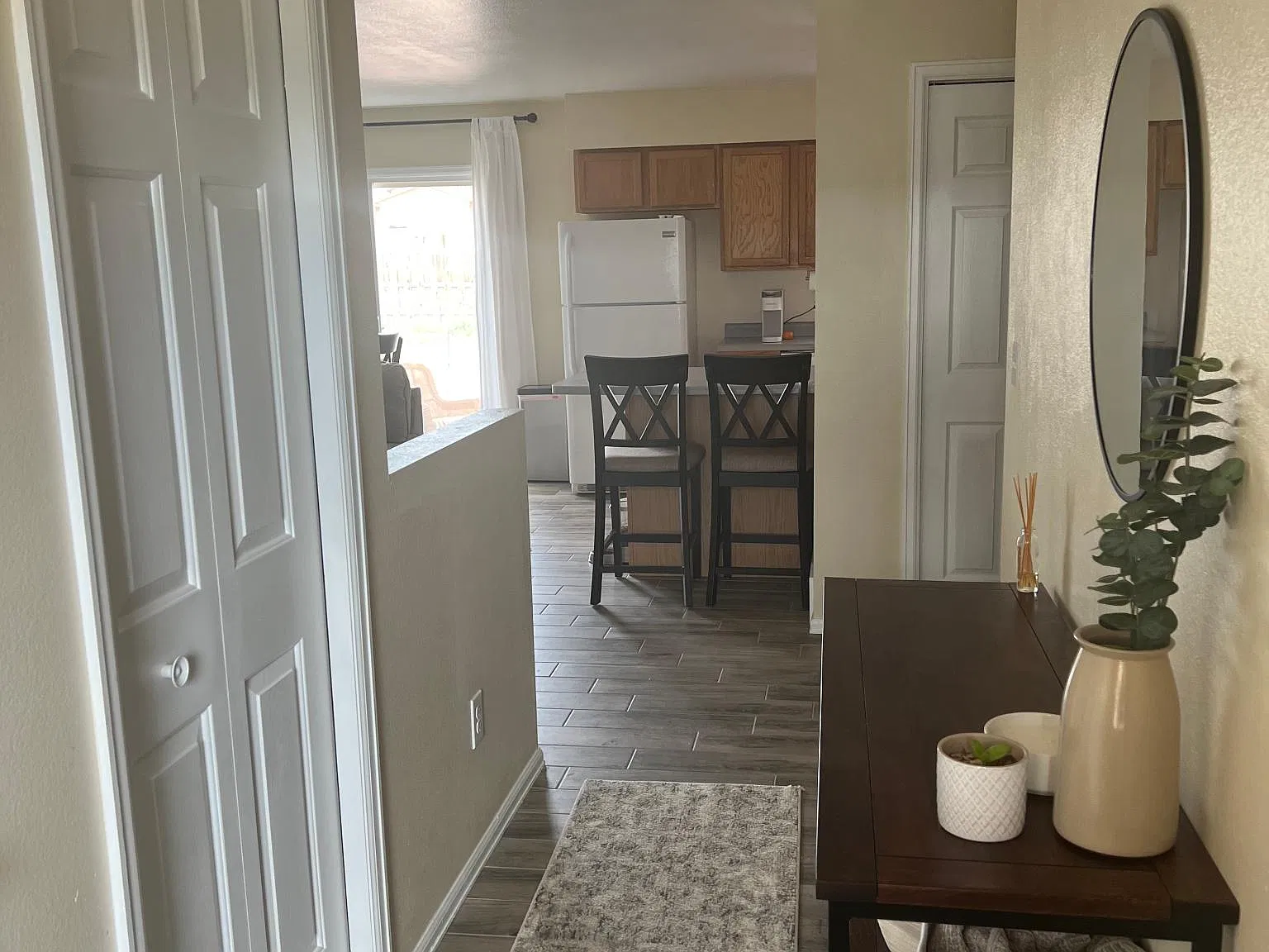 2 bed, 950 sqft, $1,400 — Photo 2