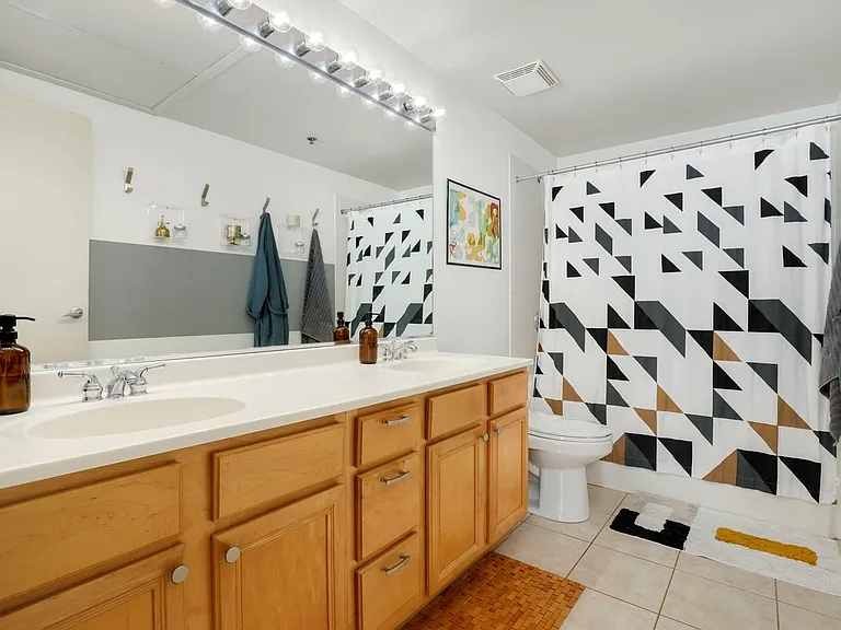 1530 S State St #16M — Photo 9