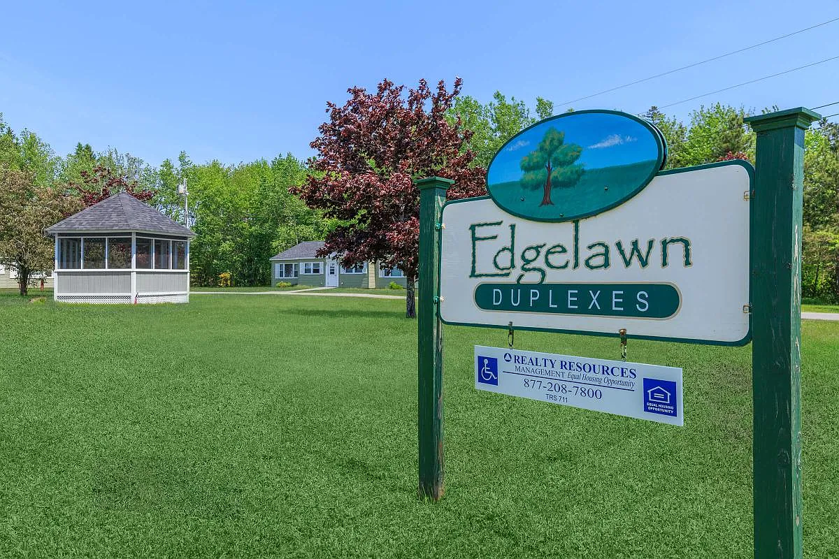 Edgelawn Duplexes — Photo 3