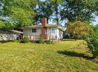 3195 Frembes Rd, Waterford, MI 48329