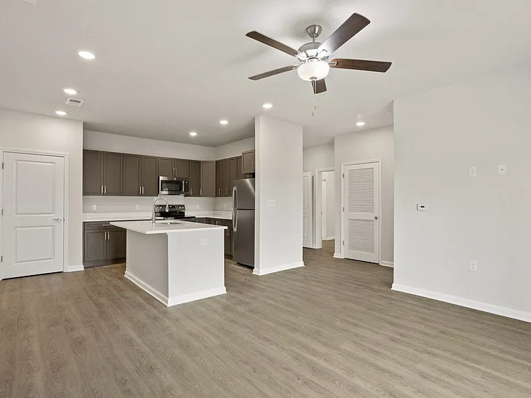 The Grande at Geyser Falls Luxury Apartments — Photo 36