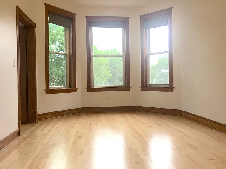 Great view of Boulevard greenery from the sunny front bay window.
