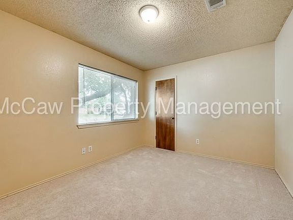 4th image of 2913 Green Ridge St
