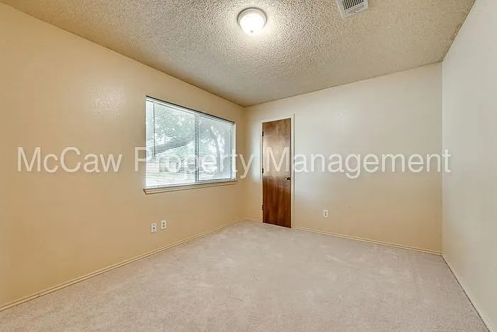 2913 Green Ridge St — Photo 4