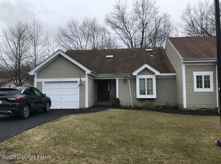 91 Village Dr, Stroudsburg, PA 18360