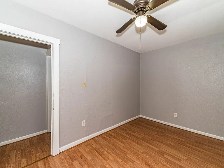 508 Bee St — Photo 17