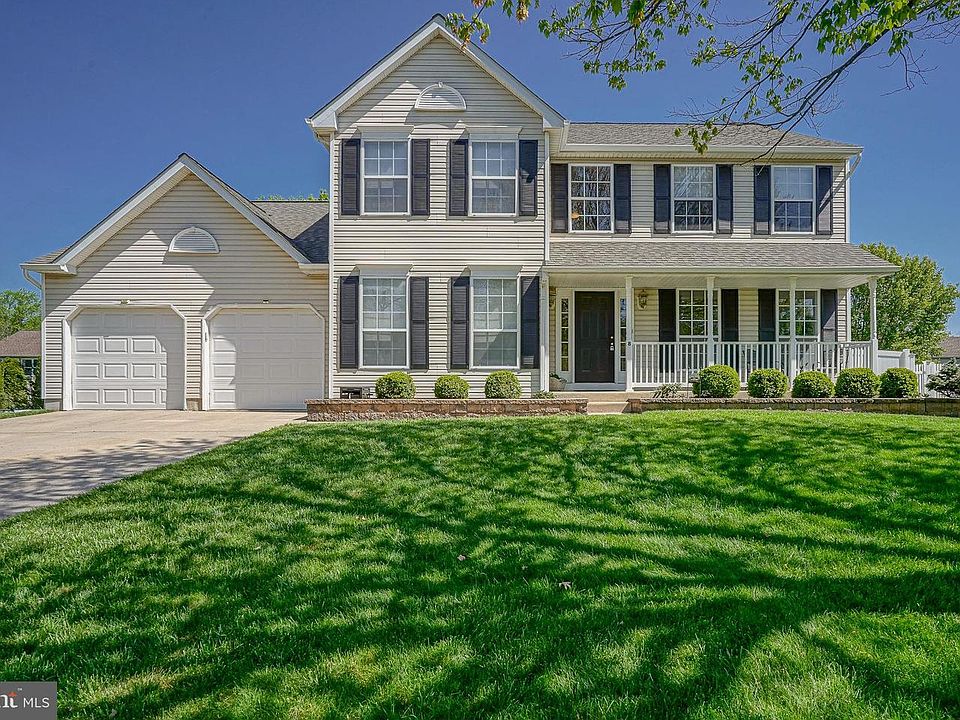 1st image of 8 Melville Dr