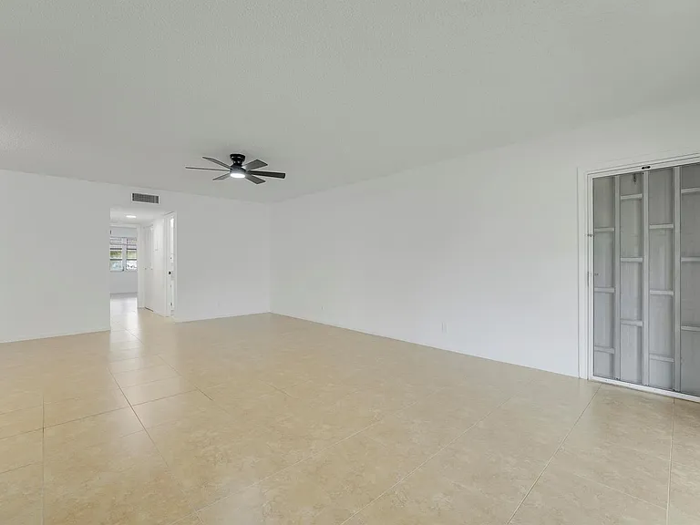1142 Circle Ter W #C — Photo 4