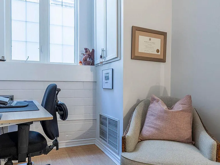 80 King William St #112 — Photo 24