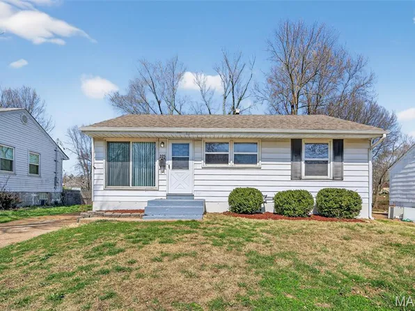 325 Lancashire Rd, Saint Louis, MO 63137
