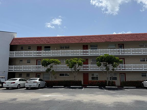 2nd image of 3511 INVERRARY Drive #208