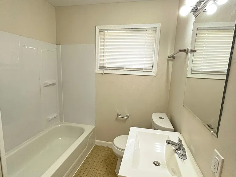 21840 Weller Ave — Photo 11