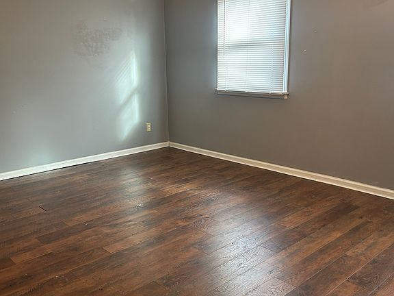 2nd image of 422 Windsor Park Dr