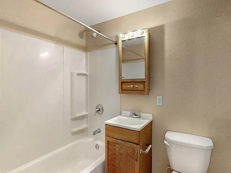 Oak Valley Apartments — Photo 58