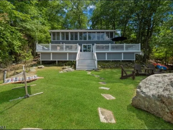 21 Bonaparte Point Rd, Hopatcong Boro, NJ 07843