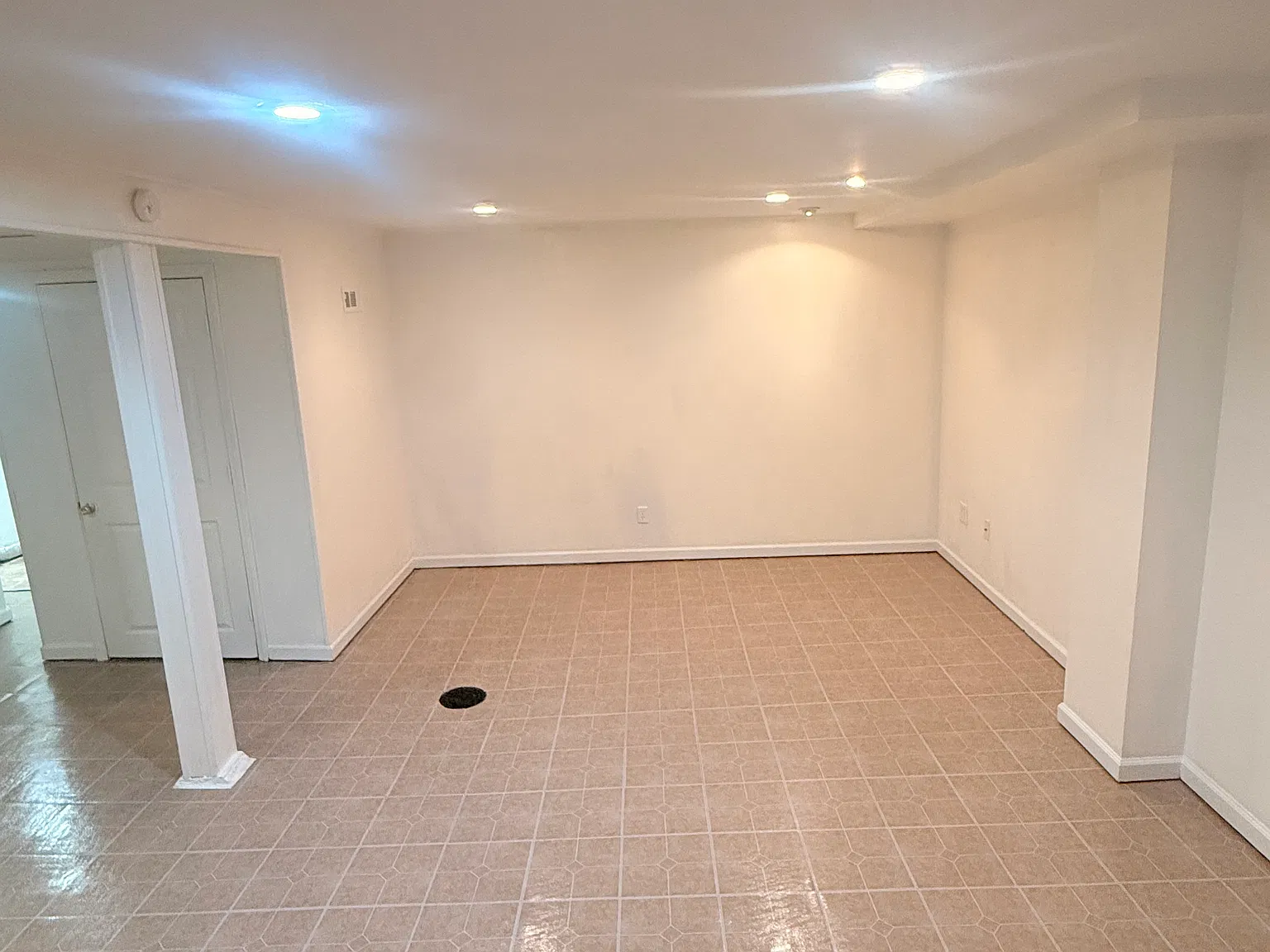 3 bed, 850 sqft, $2,300 — Photo 3