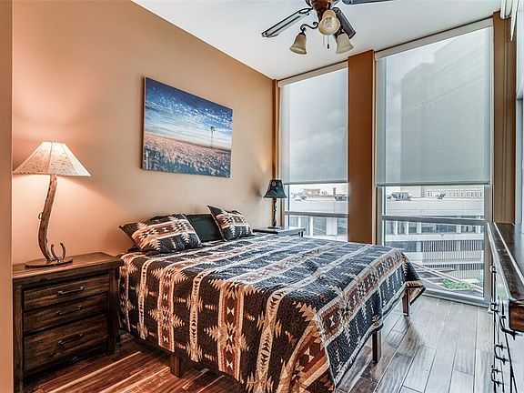 5th image of 500 Throckmorton St APT 705