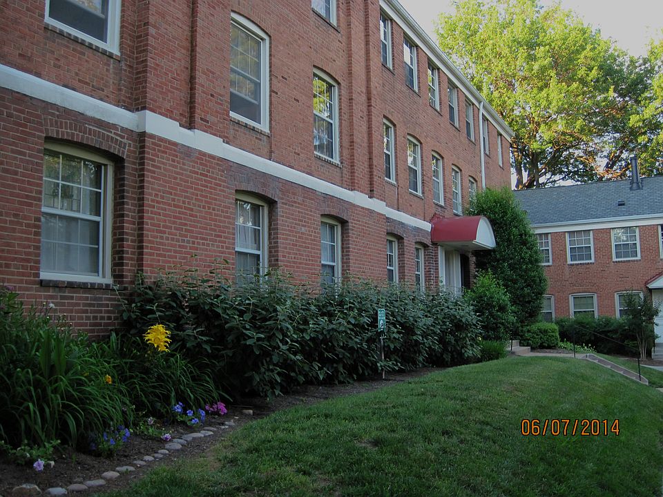 2nd image of 2605 Arlington Blvd #46