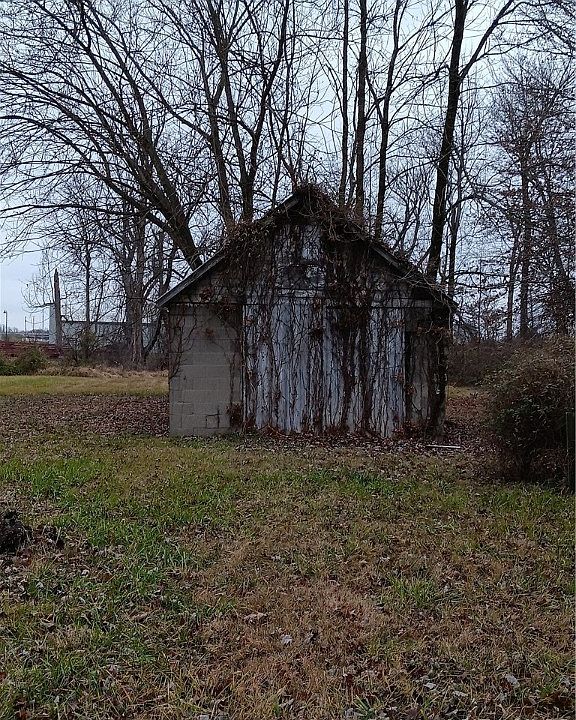 2nd image of 3611 Utica-Sellersburg Road