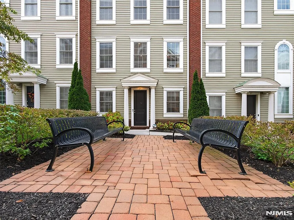 4 bed, 3.5 bath, 2258 sqft, $4,750 — Photo 3