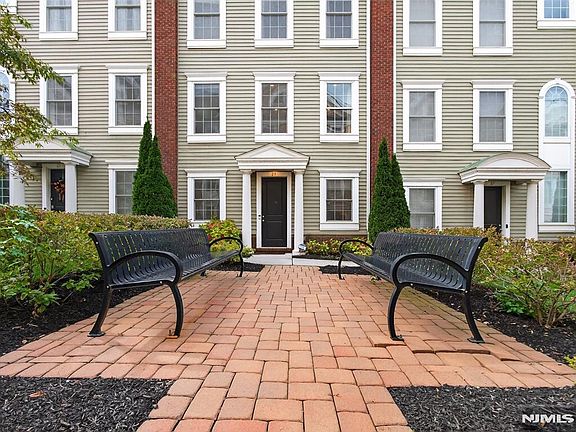 3rd image of 23 Roosevelt Dr