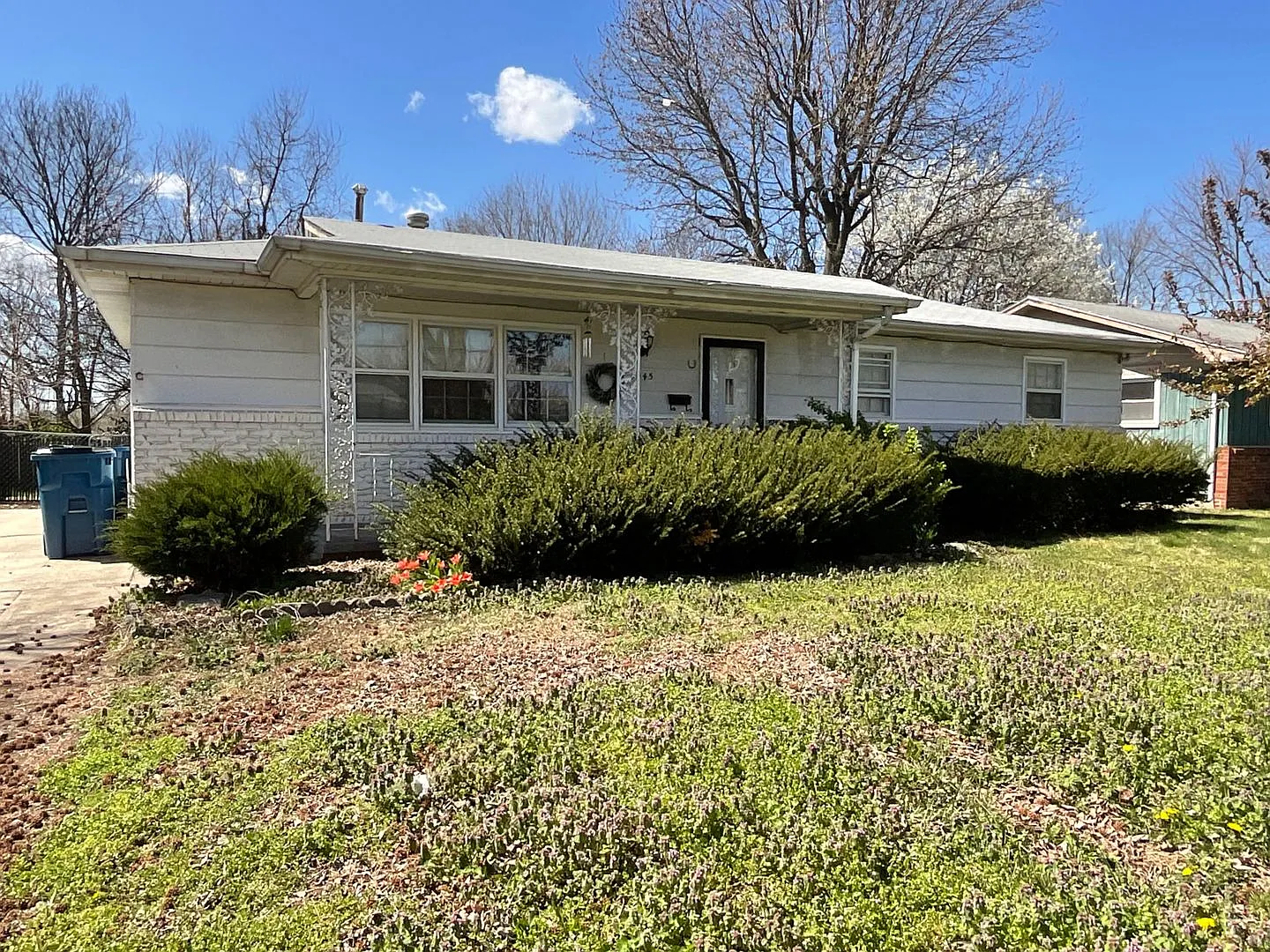 Leasing — Photo 1