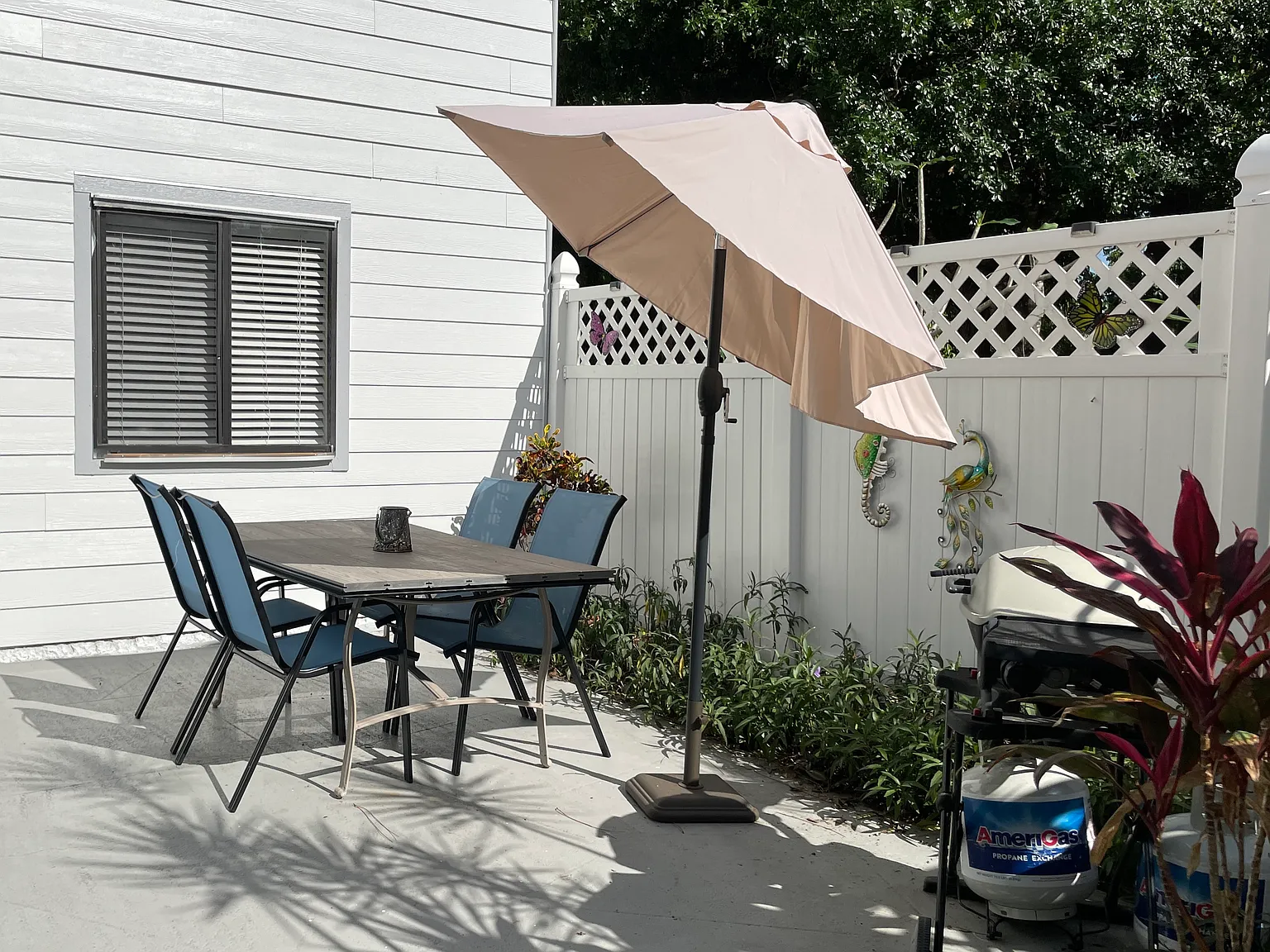 7695 Tamara Lee Court — Photo 3