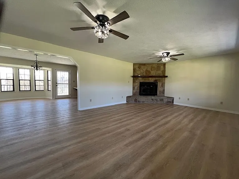 2606 Dellwood Dr — Photo 4
