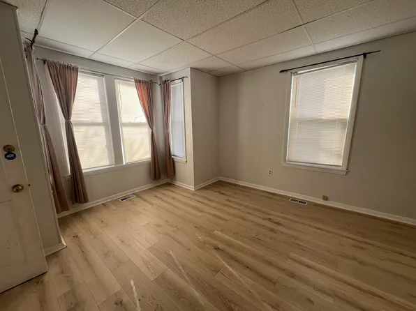 5 Clinton St #1, Newton, MA 02458
