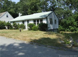 16 Linda Ave, Uncasville, CT 06382