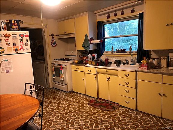 4th image of 46 Livingston St