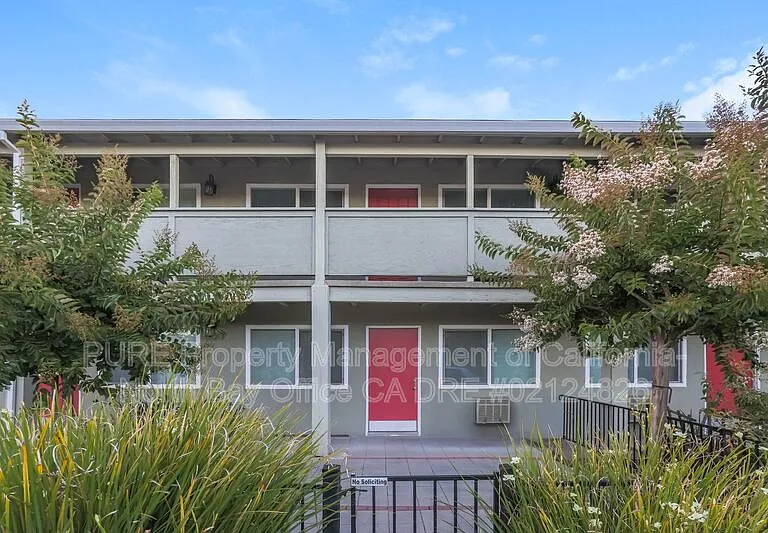 555 Dexter St #B — Photo 26