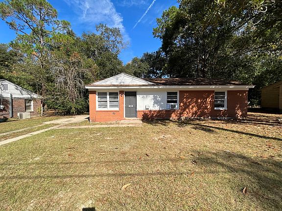 2nd image of 812 Stillwater Dr
