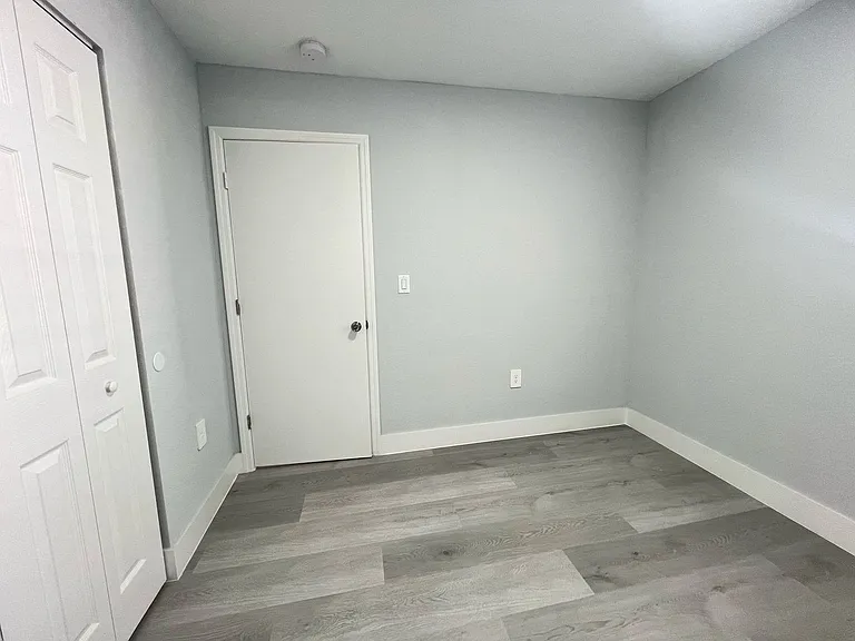St George Apartments — Photo 77