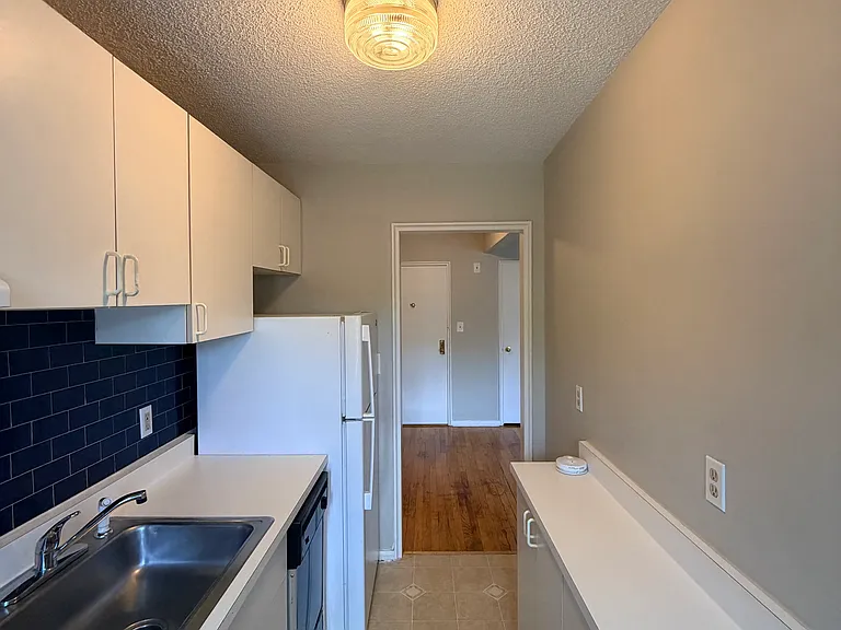 572 Whitney Ave #3E — Photo 5