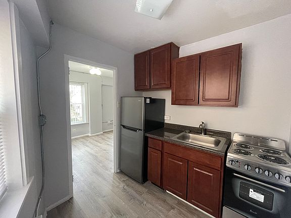 4th image of 7333 N Ridge Blvd #56
