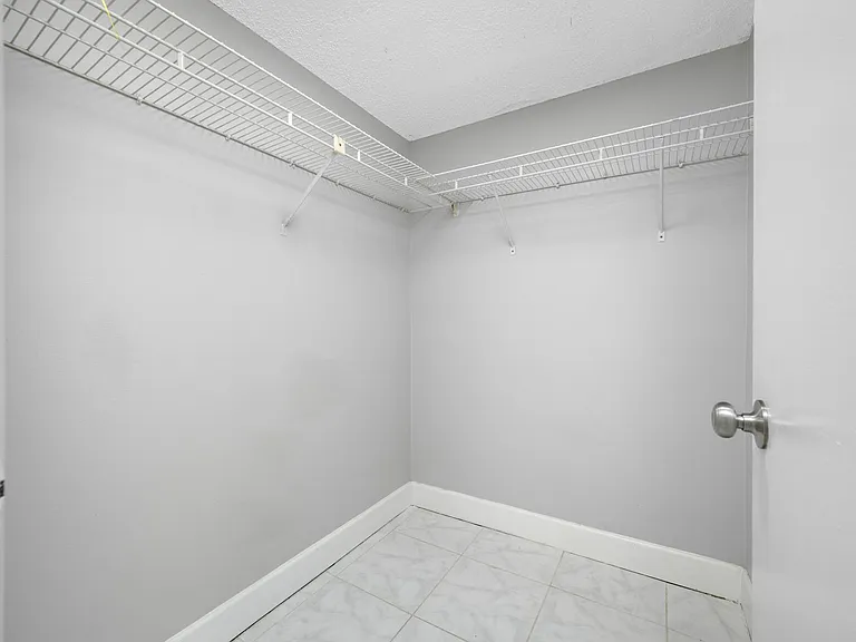 1767 Leo Ln S — Photo 43