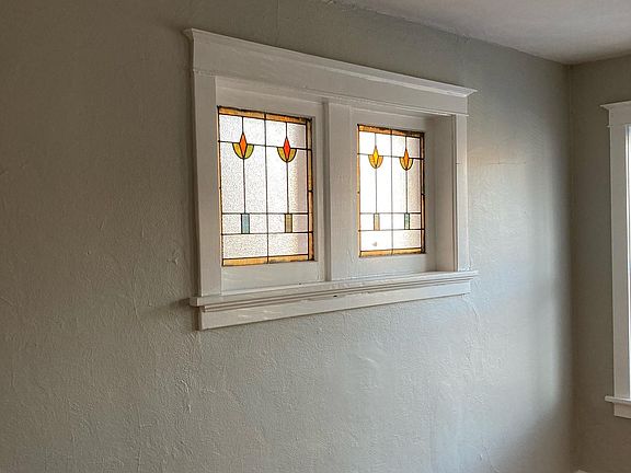 3rd image of 6528 Clayton Ave #1W