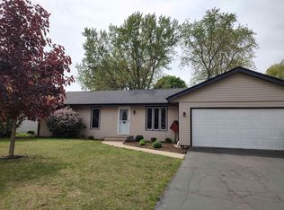8226 Eddington Dr, Machesney Park, IL 61115