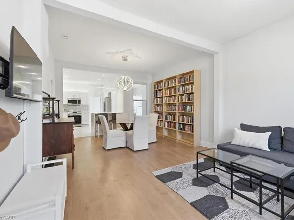 176 Wood St E, Hamilton, ON L8L 3Y9