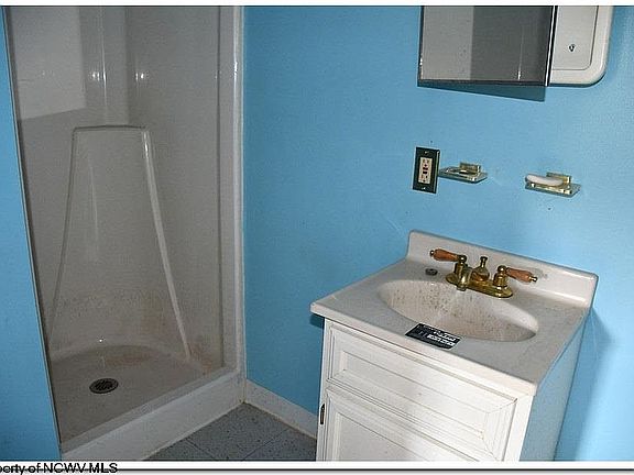 4th image of 28 Williams St