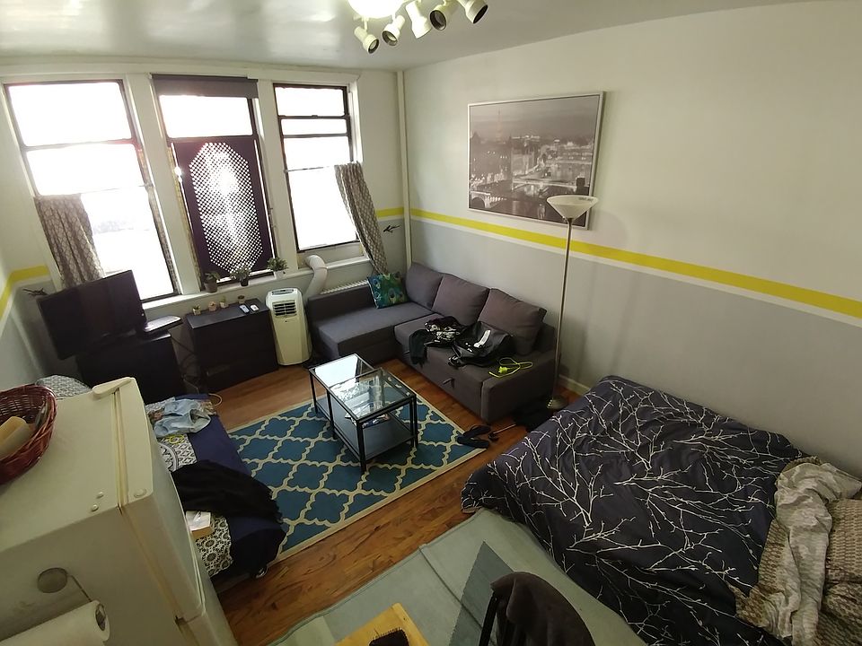 1st image of 240 W 16th St APT A1