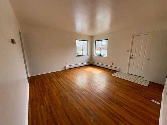 3rd image of 3289 Benton St #F