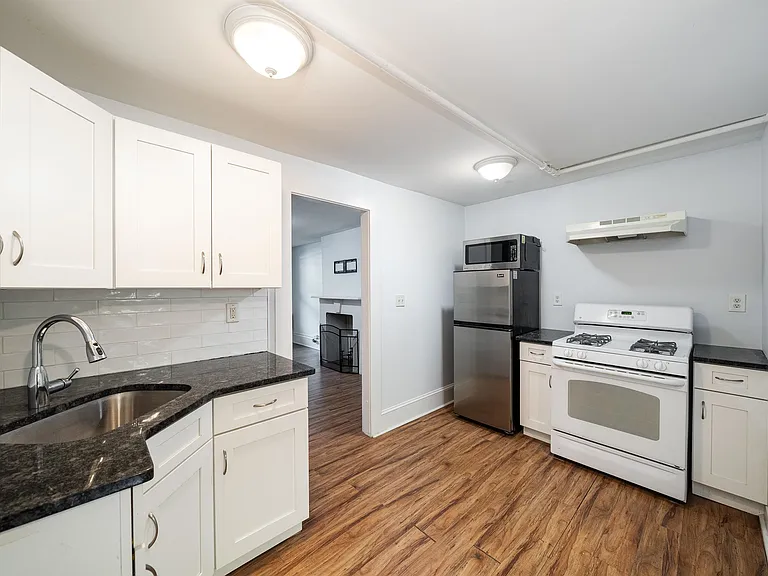 339 Webster Ave #1 — Photo 8