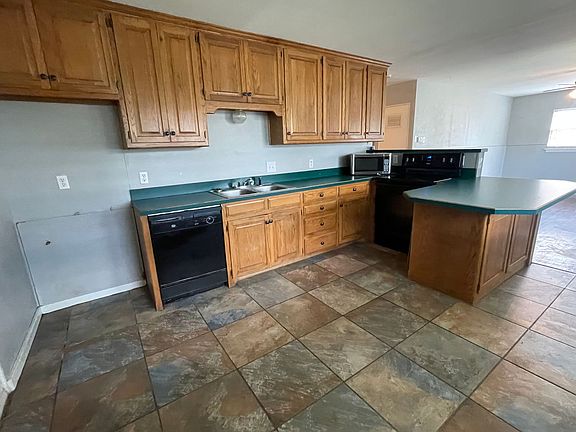 3rd image of 1521 Jordan St
