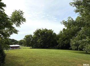 101 S Station St, Altona, IL 61414