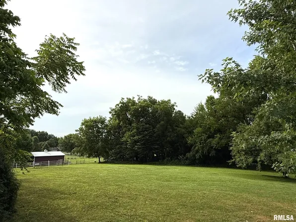 101 S Station St, Altona, IL 61414