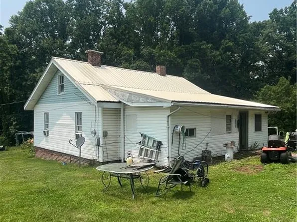 123 Lynnhaven Rd, Mount Airy, NC 27030