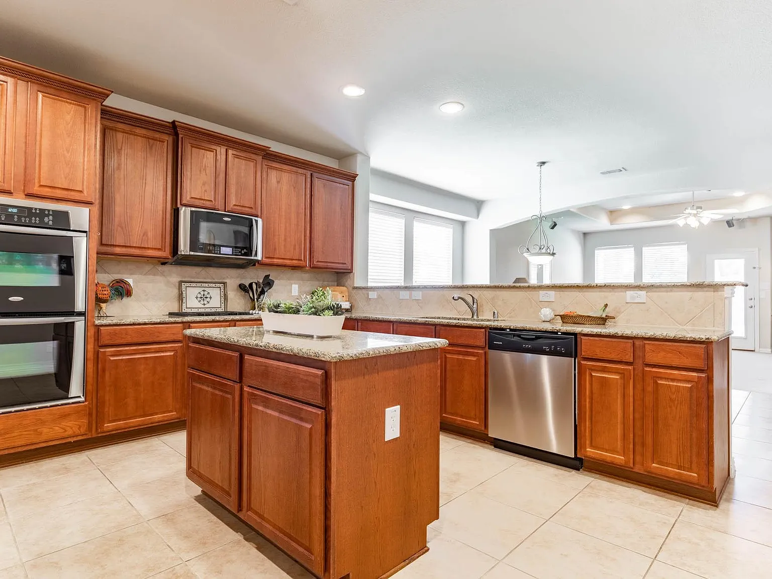 3 bed, 2145 sqft, $2,550 — Photo 4