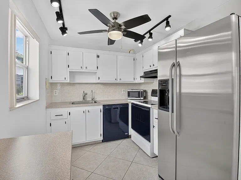 449 Monaco Park #J — Photo 8